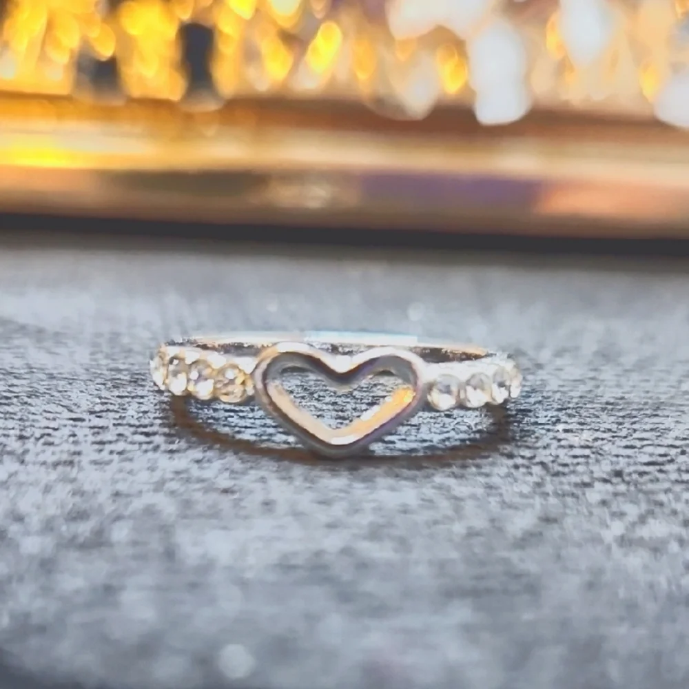 Chic Silver Heart Ring with Crystal Details Size 5/6 - Picture 1 of 2